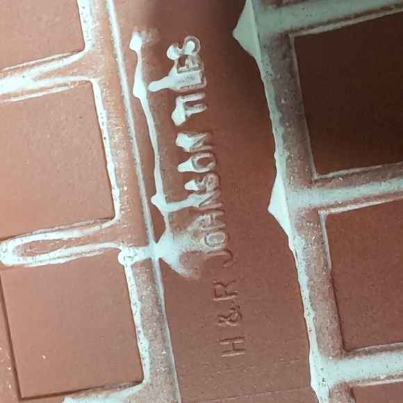 H&R Johnson Set of 2 Ceramic Hand-painted Tiles with Butterfly Design. - Picture 8 of 9